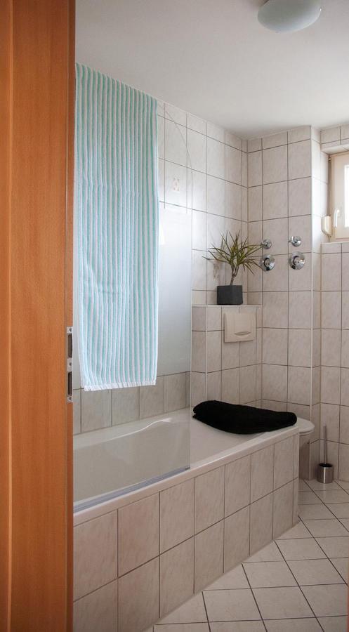 Gemuetliche Wohnung Mit Sonniger Terrasse Bietigheim-Bissingen Esterno foto